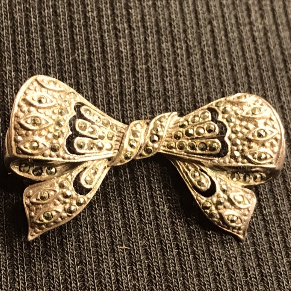 🔆 Sterling silver marcasite brooch